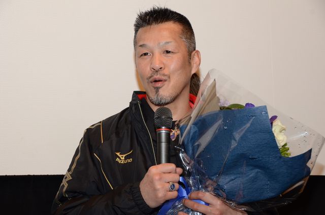 江口洋介、辰吉丈一郎に花束を贈呈！フォトギャラリー（12枚目）