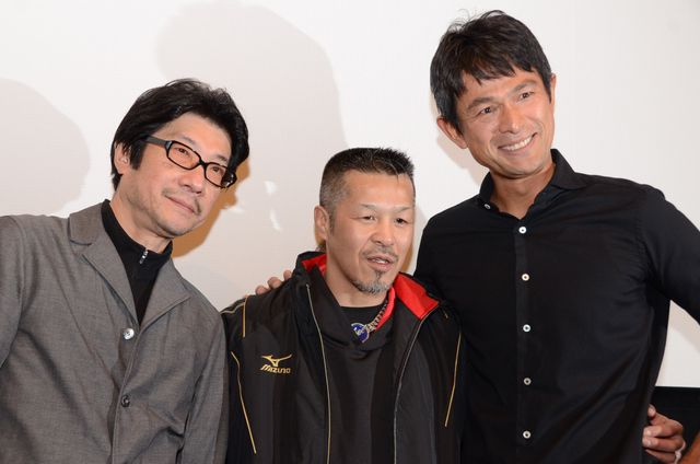 江口洋介、辰吉丈一郎に花束を贈呈！フォトギャラリー（16枚目）