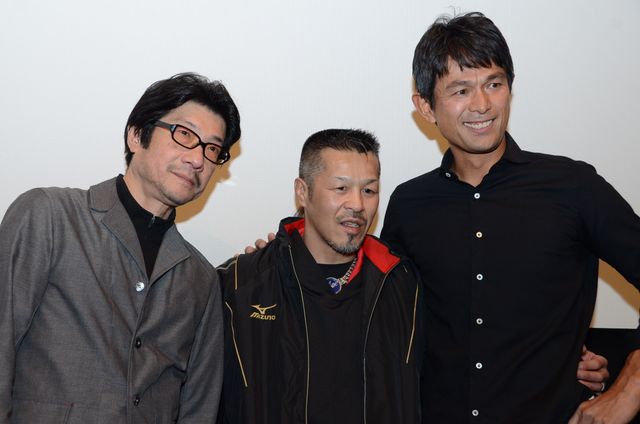 江口洋介、辰吉丈一郎に花束を贈呈！フォトギャラリー（17枚目）