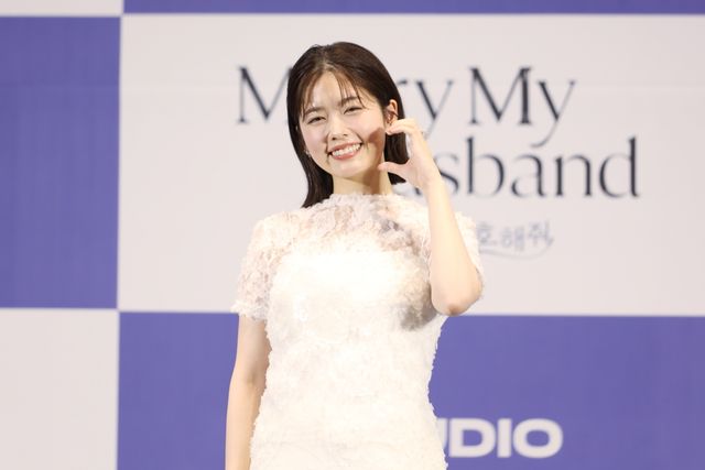 佐藤健、小芝風花をエスコート！ソウルで開催「私の夫と結婚して」制作発表会（7枚目）