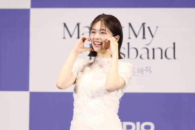 佐藤健、小芝風花をエスコート！ソウルで開催「私の夫と結婚して」制作発表会（8枚目）