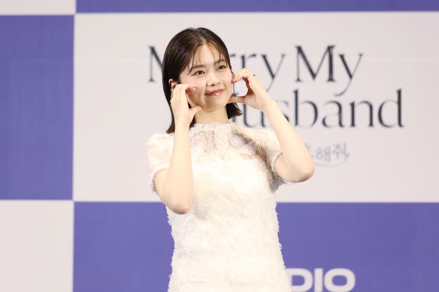 佐藤健、小芝風花をエスコート！ソウルで開催「私の夫と結婚して」制作発表会（9枚目）