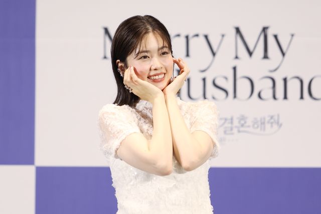 佐藤健、小芝風花をエスコート！ソウルで開催「私の夫と結婚して」制作発表会（11枚目）