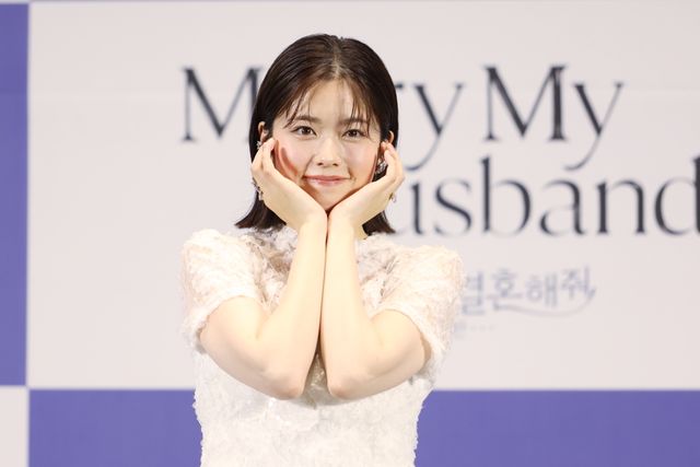 佐藤健、小芝風花をエスコート！ソウルで開催「私の夫と結婚して」制作発表会（12枚目）