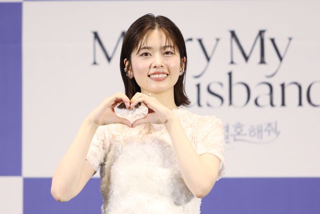 佐藤健、小芝風花をエスコート！ソウルで開催「私の夫と結婚して」制作発表会（13枚目）