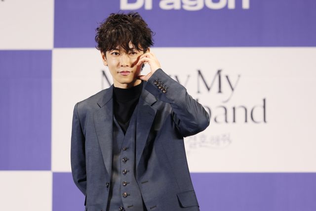 佐藤健、小芝風花をエスコート！ソウルで開催「私の夫と結婚して」制作発表会（16枚目）