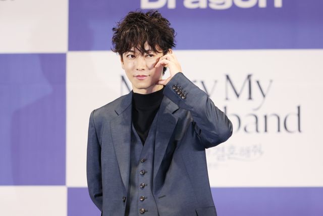 佐藤健、小芝風花をエスコート！ソウルで開催「私の夫と結婚して」制作発表会（17枚目）