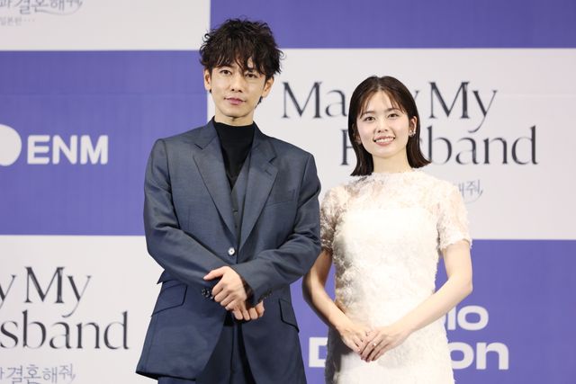 佐藤健、小芝風花をエスコート！ソウルで開催「私の夫と結婚して」制作発表会（22枚目）