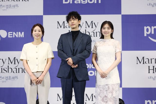 佐藤健、小芝風花をエスコート！ソウルで開催「私の夫と結婚して」制作発表会（28枚目）