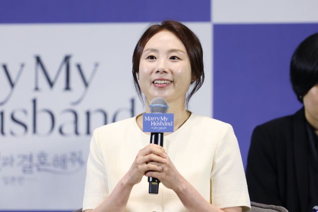 佐藤健、小芝風花をエスコート！ソウルで開催「私の夫と結婚して」制作発表会（33枚目）