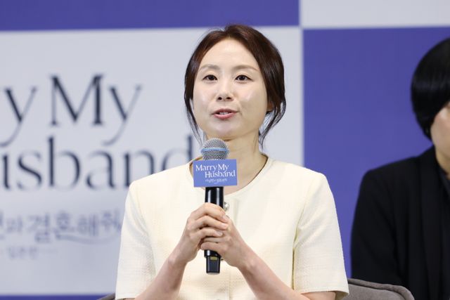 佐藤健、小芝風花をエスコート！ソウルで開催「私の夫と結婚して」制作発表会（34枚目）