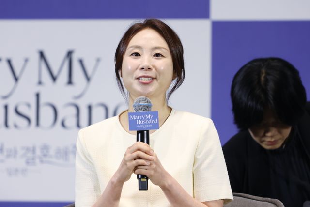 佐藤健、小芝風花をエスコート！ソウルで開催「私の夫と結婚して」制作発表会（35枚目）