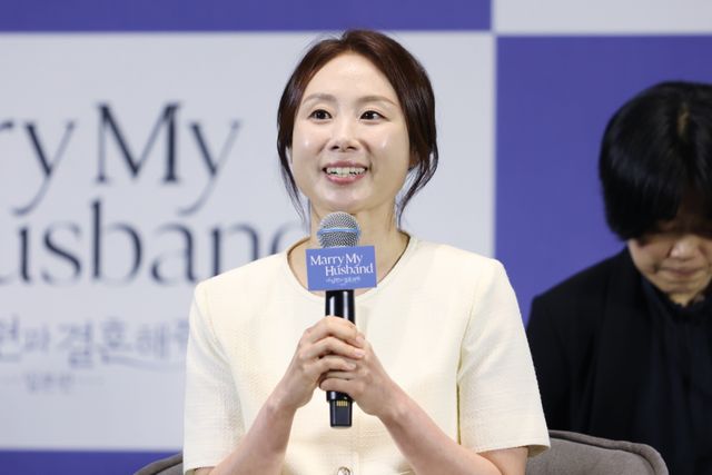 佐藤健、小芝風花をエスコート！ソウルで開催「私の夫と結婚して」制作発表会（36枚目）