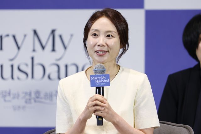 佐藤健、小芝風花をエスコート！ソウルで開催「私の夫と結婚して」制作発表会（37枚目）