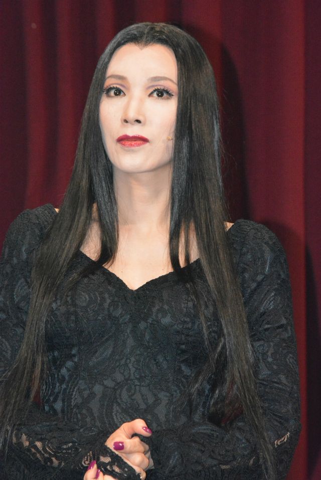 友近、収入よりもミュージカル「アダムス・ファミリー」!?　画像ギャラリー（12枚目）