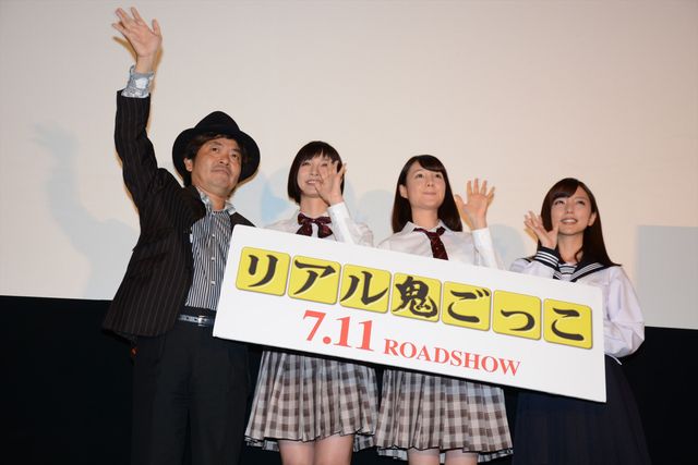 かわいすぎ！トリンドル玲奈、篠田麻里子、真野恵里菜の制服姿『リアル鬼ごっこ』完成披露試写会フォトギャラリー（14枚目）