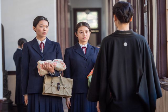 「柳井嵩子」が偽名と指摘されるのぶ（今田美桜）…「あんぱん」第7週「海と涙と私と」第35回（2枚目）