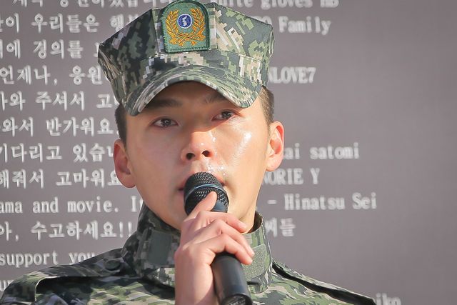 ヒョンビン、除隊　零下11度の酷寒も約500人の日中韓ファン殺到＜韓国JPICTURES＞（2枚目）