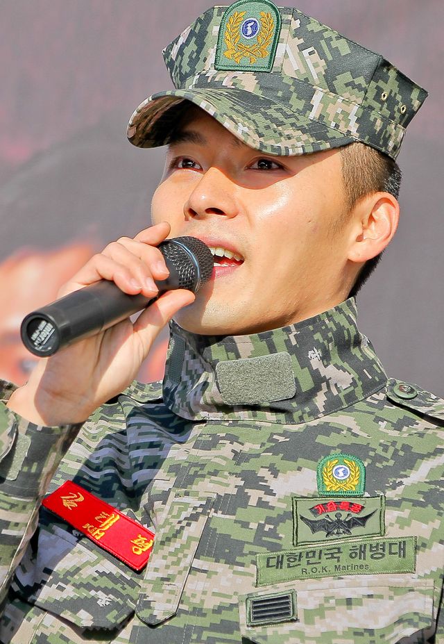 ヒョンビン、除隊　零下11度の酷寒も約500人の日中韓ファン殺到＜韓国JPICTURES＞（7枚目）