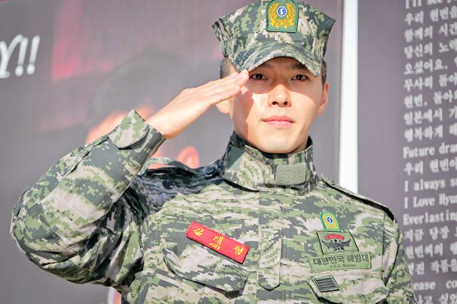 ヒョンビン、除隊　零下11度の酷寒も約500人の日中韓ファン殺到＜韓国JPICTURES＞（8枚目）