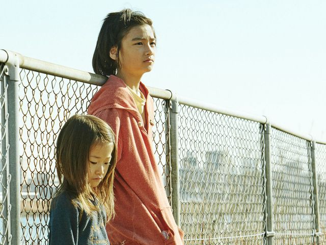 リリー・フランキー＆安藤サクラ『万引き家族』場面写真（5枚目）