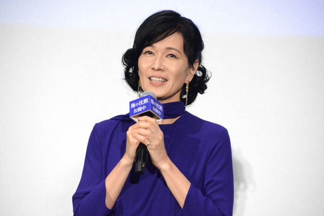 本木雅弘が清水美砂の肩を抱いて感謝…映画『海の沈黙』公開記念舞台あいさつ（3枚目）