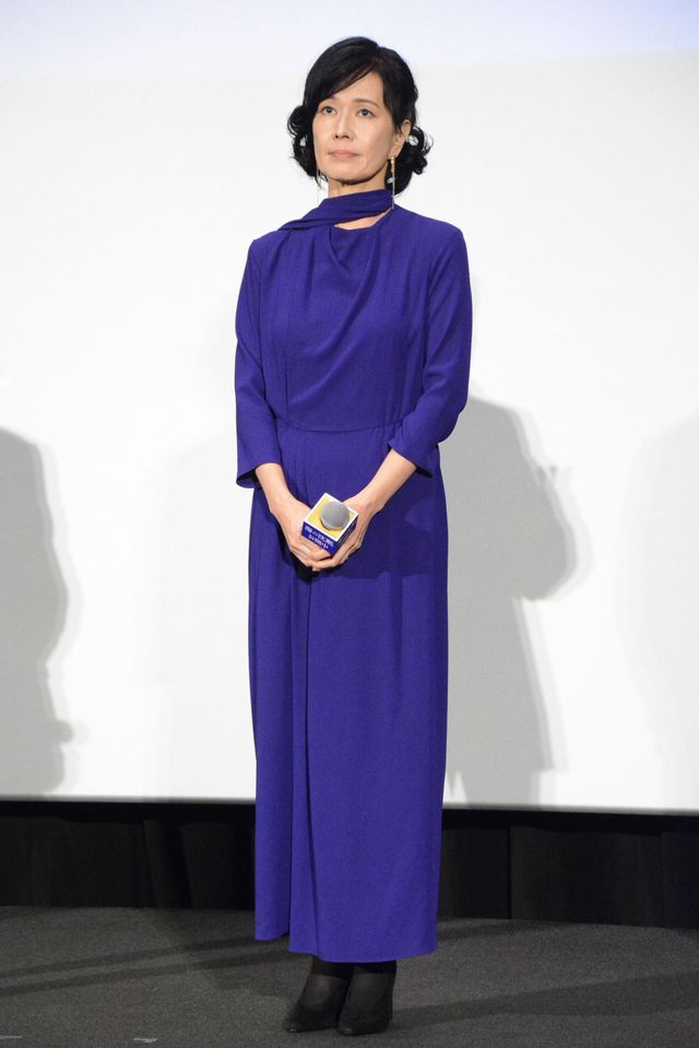 本木雅弘が清水美砂の肩を抱いて感謝…映画『海の沈黙』公開記念舞台あいさつ（5枚目）