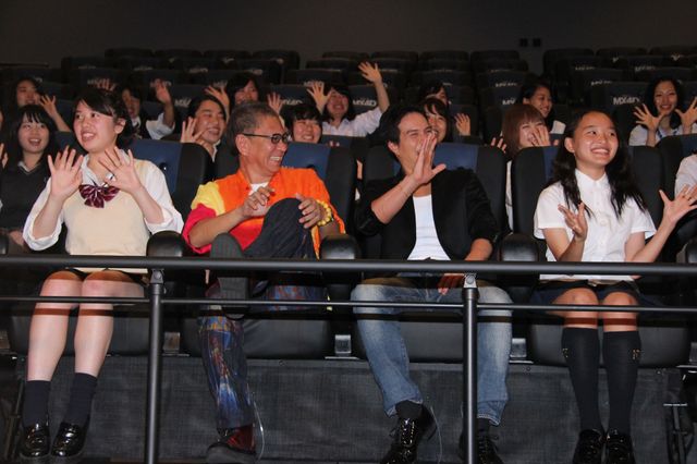 市原隼人＆三池崇史監督が隣の席に…！『極道大戦争』MX4D版完成披露試写会フォトギャラリー：フォトギャラリー