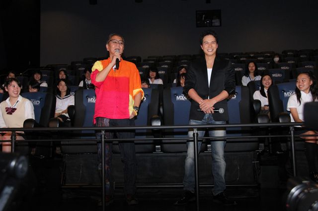 市原隼人＆三池崇史監督が隣の席に…！『極道大戦争』MX4D版完成披露試写会フォトギャラリー（5枚目）
