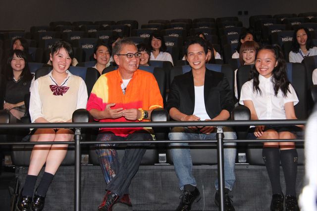 市原隼人＆三池崇史監督が隣の席に…！『極道大戦争』MX4D版完成披露試写会フォトギャラリー（9枚目）
