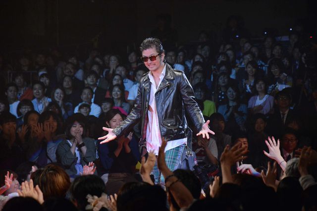 綾野剛、1,000人の拍手を浴びて登場！（6枚目）