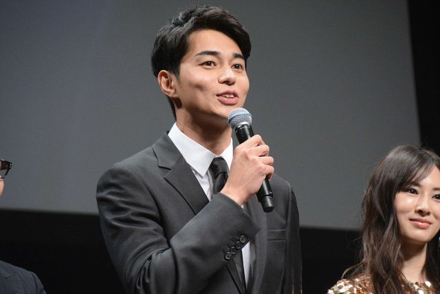 綾野剛、1,000人の拍手を浴びて登場！（9枚目）