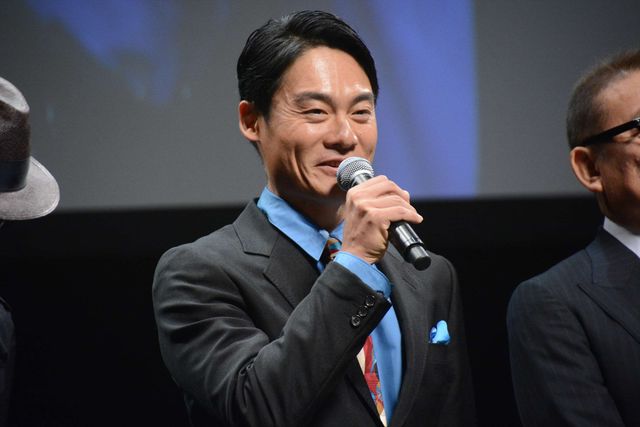 綾野剛、1,000人の拍手を浴びて登場！（11枚目）