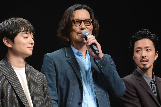綾野剛、1,000人の拍手を浴びて登場！（16枚目）