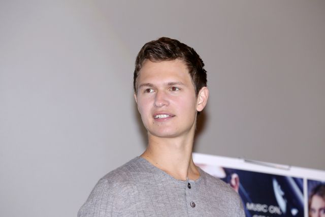 来日したアンセル・エルゴートが日本語で「コンニチワ！」『ベイビー・ドライバー』初日舞台あいさつ（3枚目）