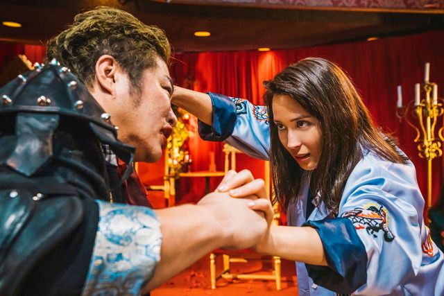 遠藤憲一演じるヤンキーOLの笑顔！映画『地獄の花園』場面カット（4枚目）