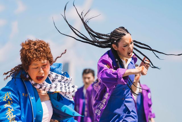 遠藤憲一演じるヤンキーOLの笑顔！映画『地獄の花園』場面カット（6枚目）