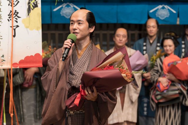 「べらぼう」染谷将太、橋本愛、風間俊介らクランクアップの様子＜14名＞（9枚目）