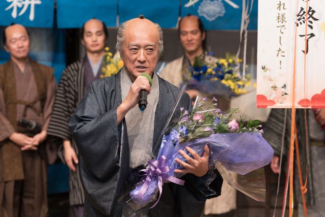 「べらぼう」染谷将太、橋本愛、風間俊介らクランクアップの様子＜14名＞（13枚目）