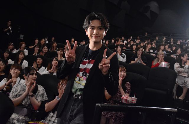 Snow Man向井康二サプライズ登場に熱狂！Aぇ! group＆西村拓哉と『映画　おそ松さん　人類クズ化計画!!!!!?』舞台挨拶（2枚目）