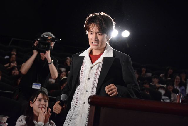Snow Man向井康二サプライズ登場に熱狂！Aぇ! group＆西村拓哉と『映画　おそ松さん　人類クズ化計画!!!!!?』舞台挨拶（8枚目）