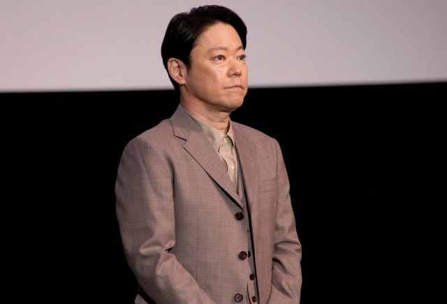 『八月の声を運ぶ男』公開記念舞台あいさつに登壇した阿部サダヲ