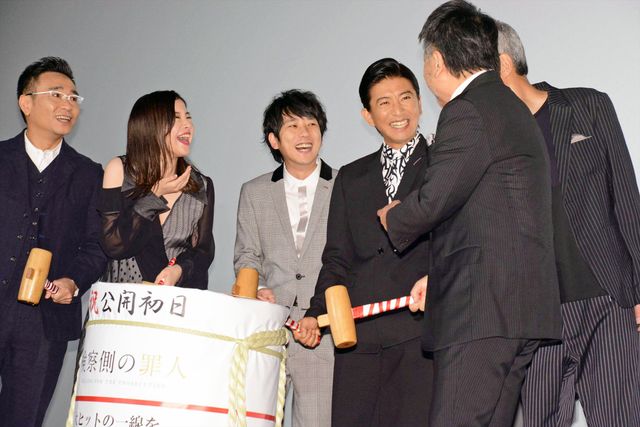 『検察側の罪人』ついに公開！木村拓哉・二宮和也・吉高由里子・松重豊・八嶋智人らが初日舞台あいさつ！（5枚目）