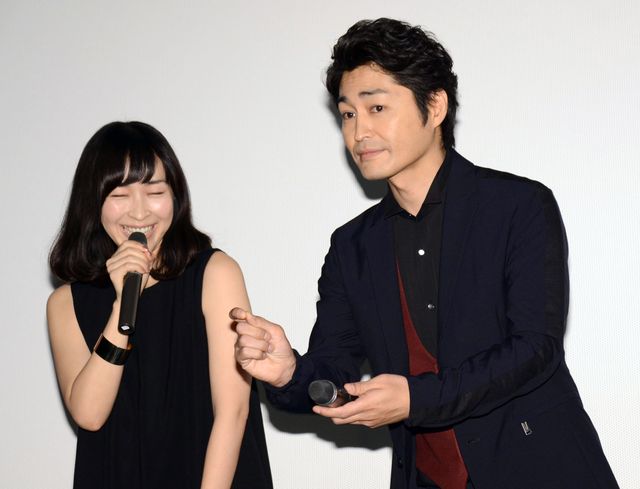 麻生久美子、ヤスケンに笑い止まらず…『俳優　亀岡拓次』初日舞台あいさつ フォトギャラリー：フォトギャラリー