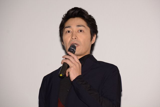 麻生久美子、ヤスケンに笑い止まらず…『俳優　亀岡拓次』初日舞台あいさつ フォトギャラリー（2枚目）