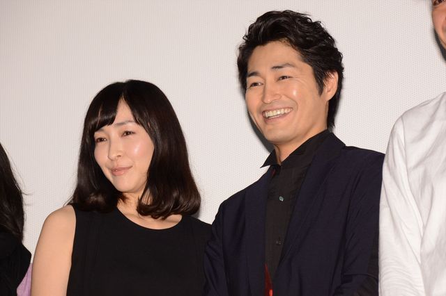 麻生久美子、ヤスケンに笑い止まらず…『俳優　亀岡拓次』初日舞台あいさつ フォトギャラリー（14枚目）