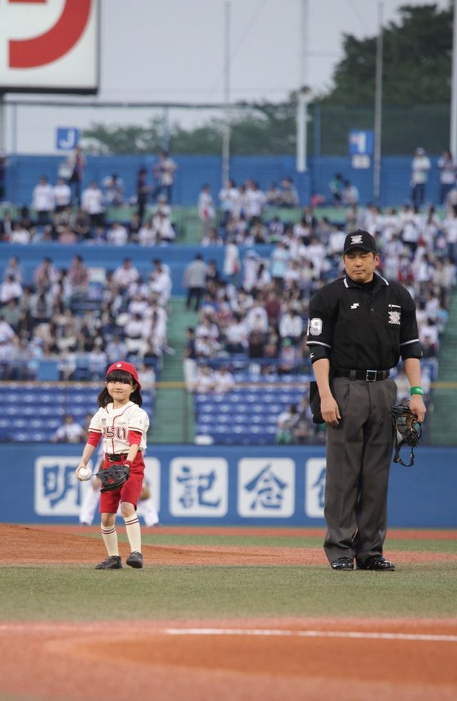 プロ野球「日本生命セ・パ交流戦2012」開幕戦始球式フォトギャラリー（3枚目）