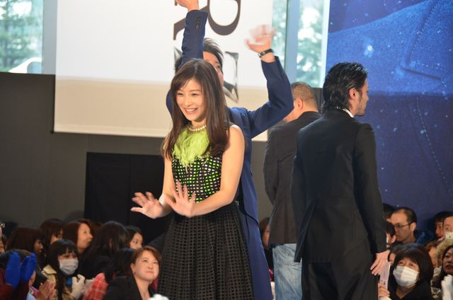 キュートな石原さとみに会場メロメロ！　フォトギャラリー（15枚目）