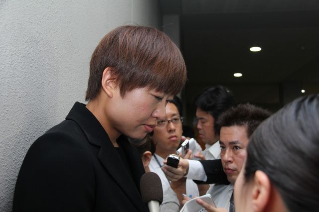 しずちゃん、故・梅津さんの通夜に参列。大粒の涙　画像ギャラリー（5枚目）