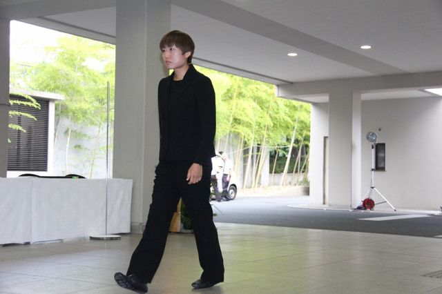 しずちゃん、故・梅津さんの通夜に参列。大粒の涙　画像ギャラリー（6枚目）